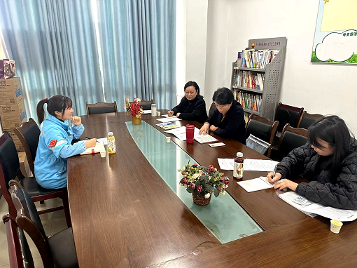 中路能源公司開展第一季度安全承包點(diǎn)檢查暨財務(wù)、工會業(yè)務(wù)培訓(xùn)下基層活動.png